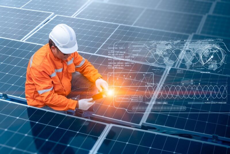 Controler solar conectat la un sistem de baterii